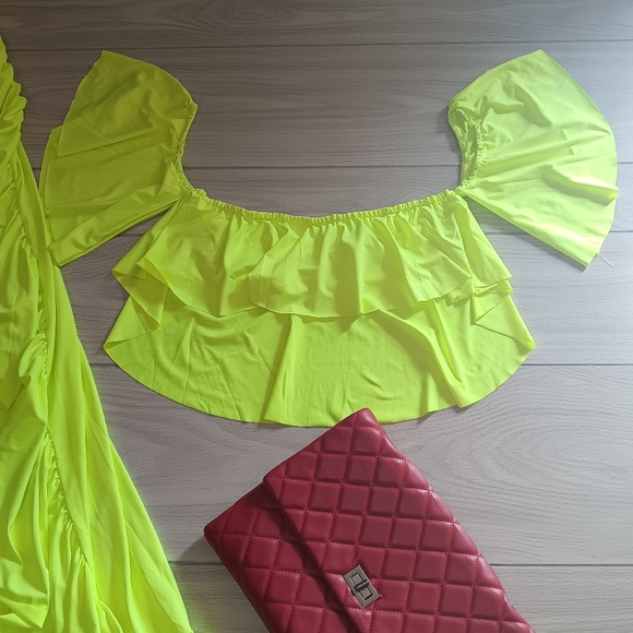 Women Ruffle One-Shoulder Top And Irregular Skirts 2 Piece Set - Picture 10 of 15